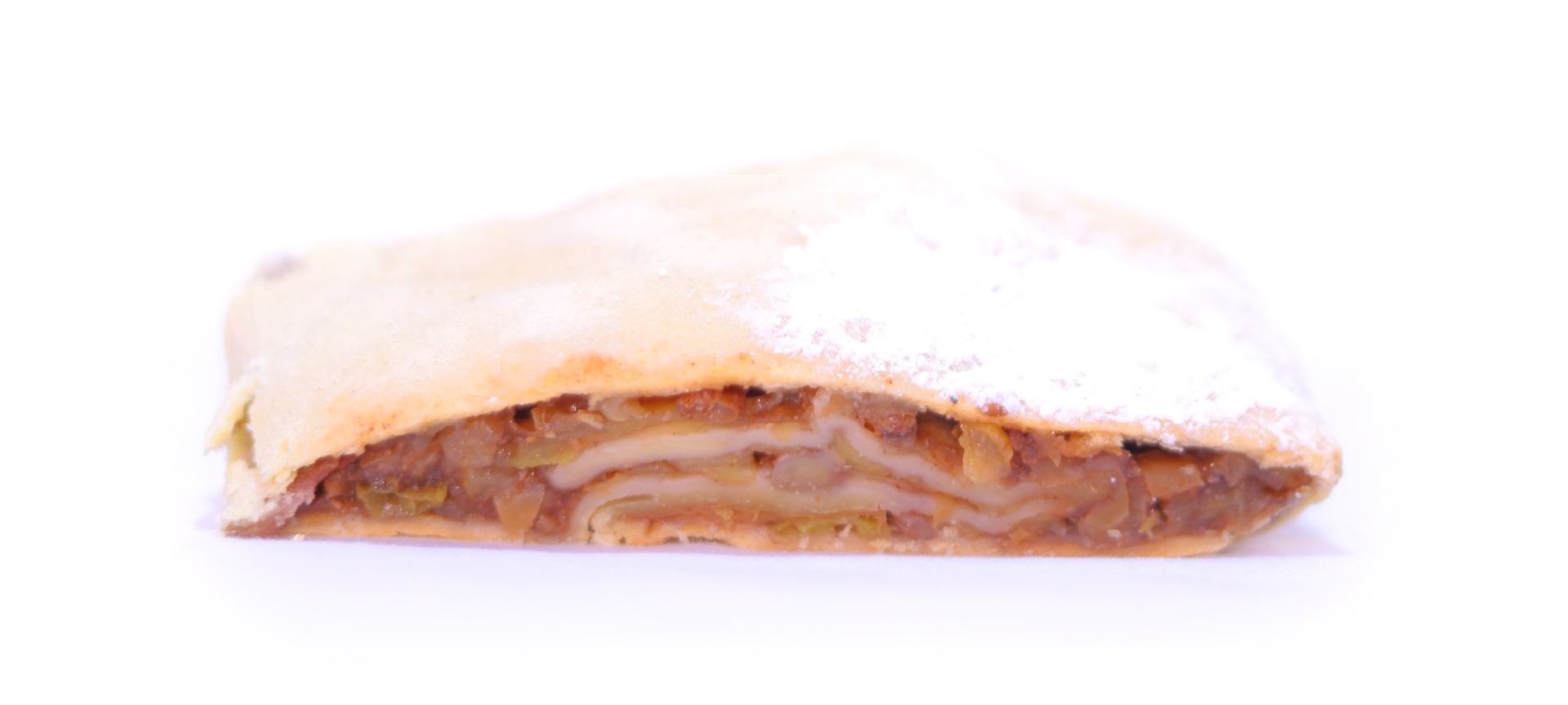 &Scaron;trůdl jogurtov&yacute; tažen&yacute; s jablky a ořechy